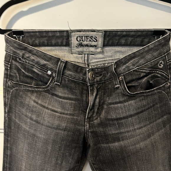 Guess Premium Stretch Jeans size 28 with leather detail - Picture 2 of 7